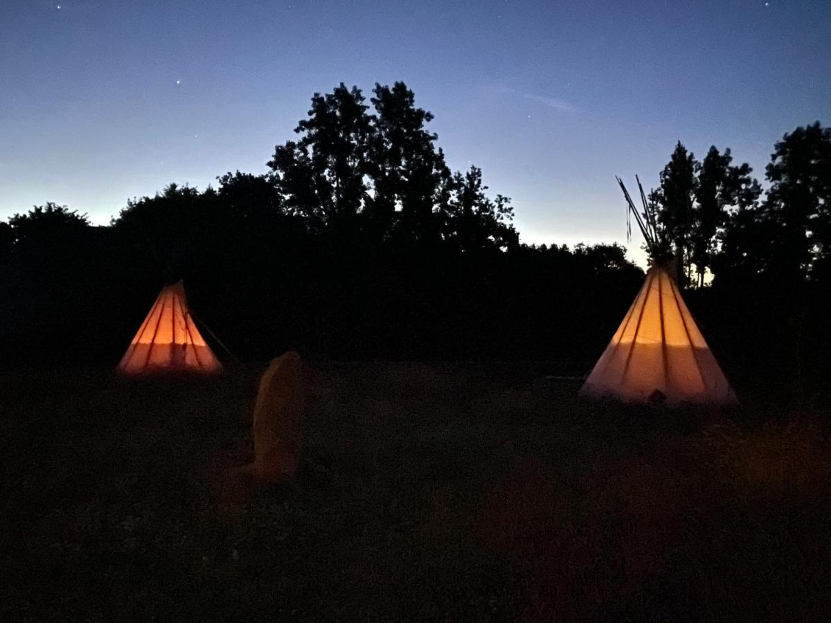 Terra-Tipike, Tipi A La Ferme Entre Terre Et Mer Trébry Dış mekan fotoğraf